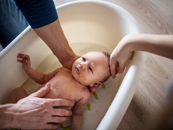 Hur badar man en nyfödd bebis? Hur badar man en nyfödd bebis?